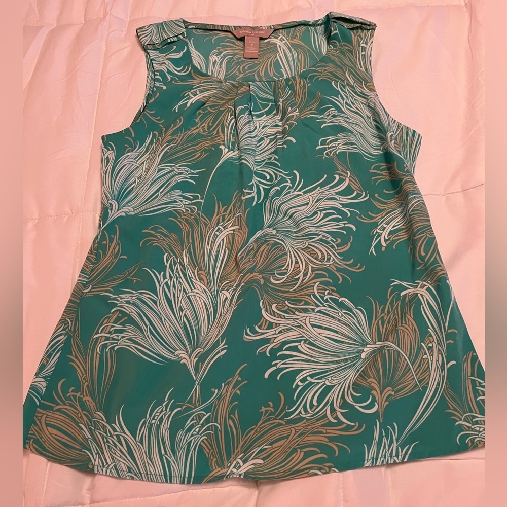 Banana Republic/women’s blouse, size S, green, beige and white
